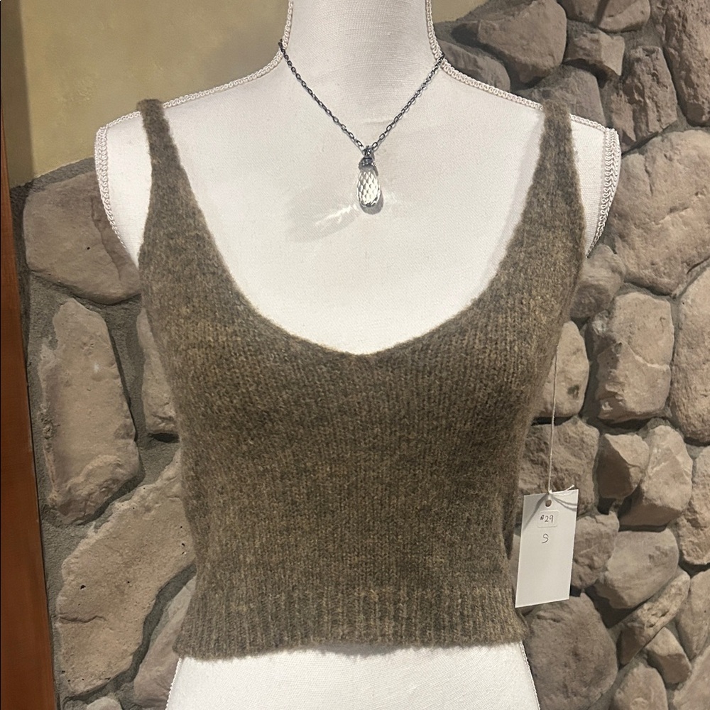 NWT Adora Brown V-Neck Knit Women's Sweater Crop
Top